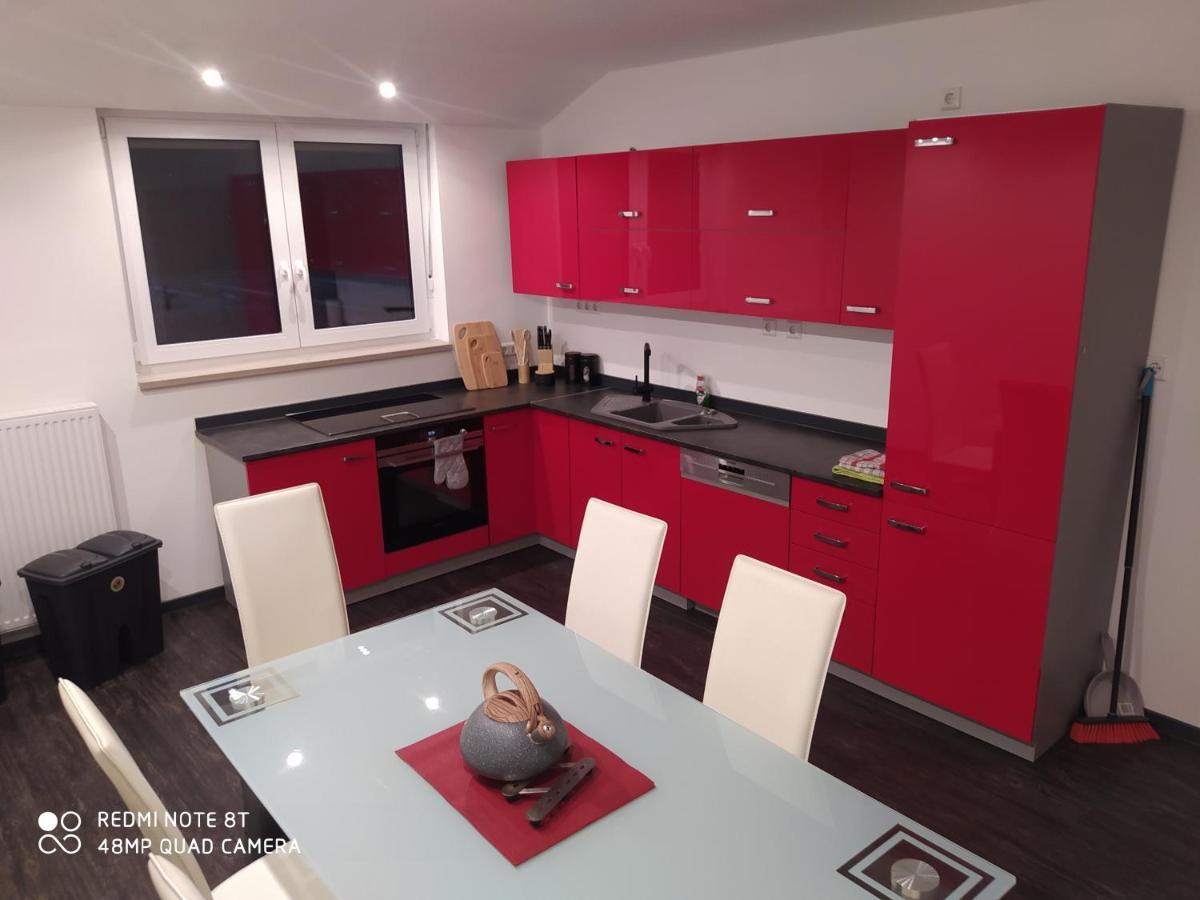 Park Villa Ferienwohnung Mit Pool Und 3 Schlafzimmer Uelzen Exterior photo