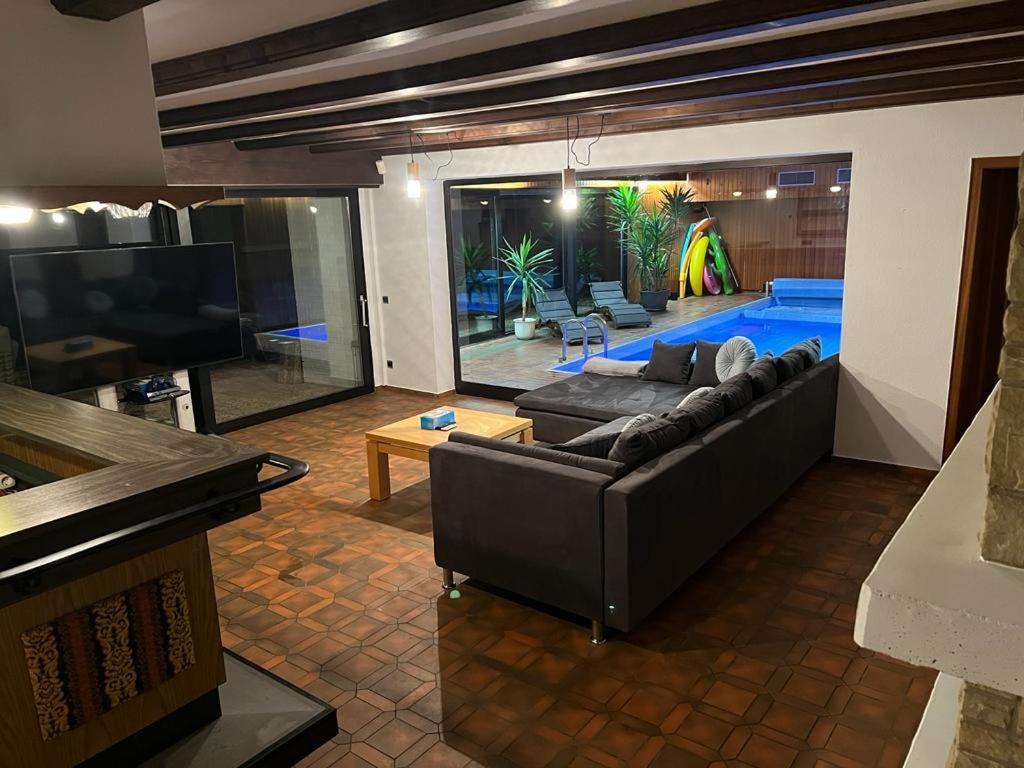 Park Villa Ferienwohnung Mit Pool Und 3 Schlafzimmer Uelzen Exterior photo